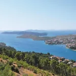 Two-bedroom In Διαμέρισμα *