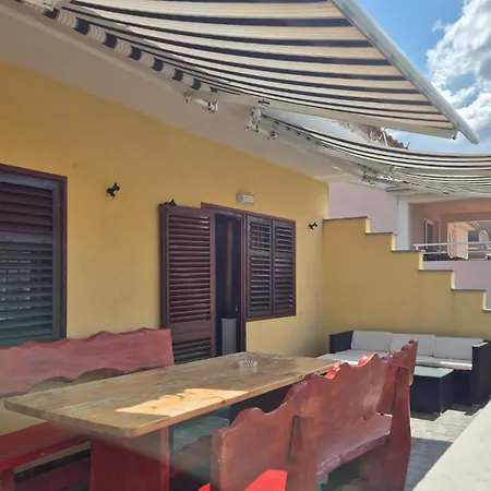 Beautiful In With Kitchen Apartment *