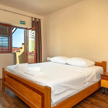Two-bedroom In Σίμπενικ