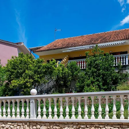 Two-bedroom In Σίμπενικ
